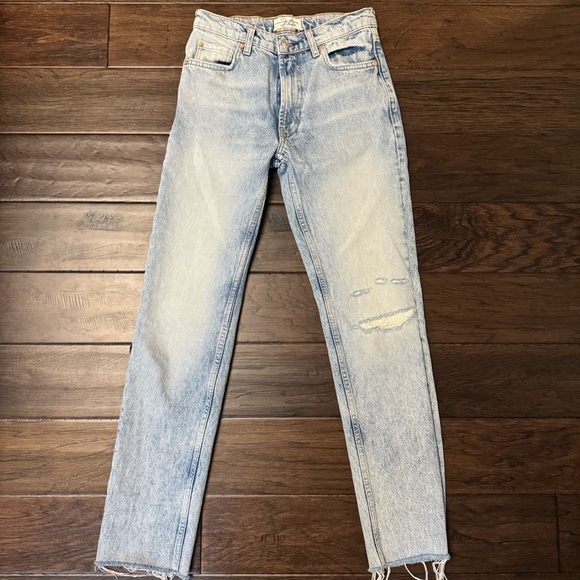We The Free Denim - 2/40 We The Free Straight Leg Light Wash Distressed Jeans -
womens 24